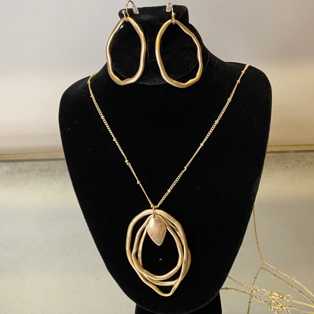 Gold earring and necklace set